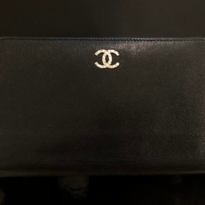 Portefeuille Chanel cuir caviar logo CC