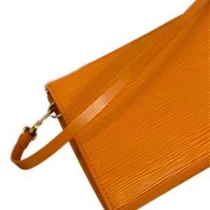 Louis Vuitton pochette cuir épi mandarine