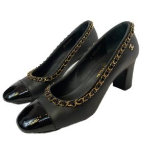 Chanel, souliers en cuir noir avec chaîne entrelacée de cuir