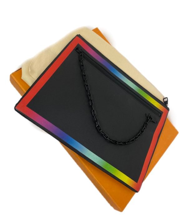 Louis Vuitton par Virgile Abloh, Pochette « Rainbow » en cuir de veau grainé noir gansé multicolore