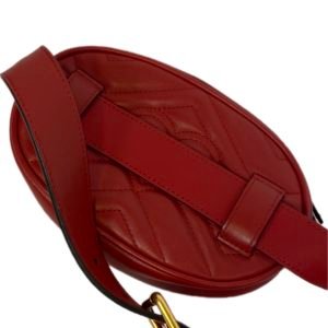 Gucci, pochette ceinture " Marmont " en cuir rouge
