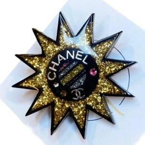 Chanel, broche « étoile » de couleur noir et doré