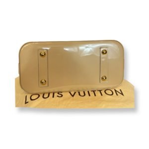 Louis Vuitton, Sac Alma PM en cuir vernis Monogram beige
