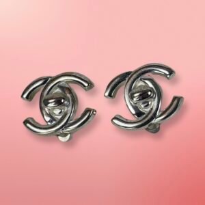 Chanel, clips d’oreilles turnlock