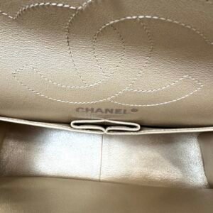 Chanel, Sac « 2.55 » or pâle.