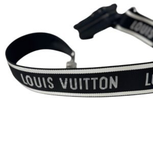 Louis Vuitton, Bandoulière sport & Porte-clés. – Image 4