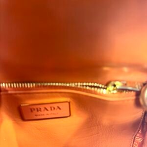 Prada, Sac en cuir orange