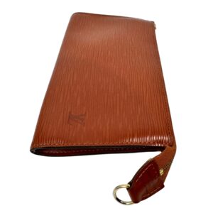 Louis Vuitton, Pochette en cuir épi.