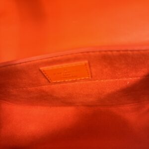 Louis Vuitton année 2023 Sac « Hide and Seek » en cuir épi orange Minnesota