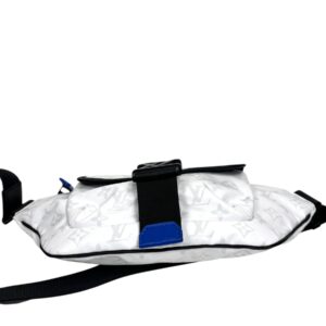 Louis Vuitton année 2023 Pochette ceinture « Slope » en toile Monogram white snow