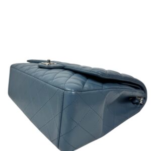 Chanel, Sac « Maxi Jumbo » en cuir agneau matelassé glacier