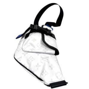 Louis Vuitton année 2023 Pochette ceinture « Slope » en toile Monogram white snow