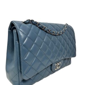 Chanel, Sac « Maxi Jumbo » en cuir agneau matelassé glacier