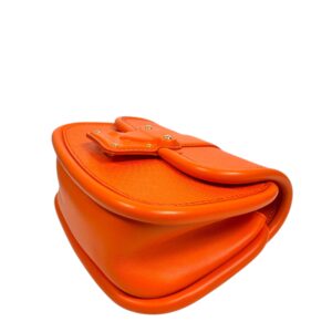 Louis Vuitton année 2023 Sac « Hide and Seek » en cuir épi orange Minnesota
