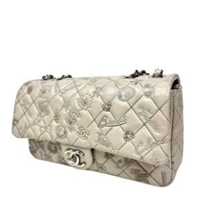 Chanel année 2011 Sac en veau matelassé taupe embossé des icônes de la Maison,