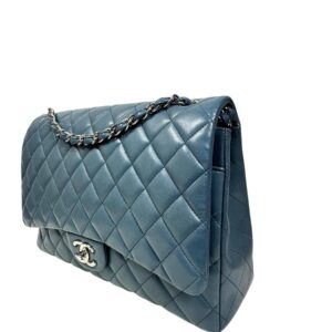 Chanel, Sac « Maxi Jumbo » en cuir agneau matelassé glacier