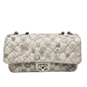 Chanel année 2011 Sac en veau matelassé taupe embossé des icônes de la Maison,