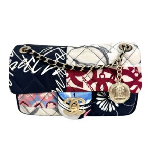 Chanel circa 2014 Sac en soie imprimée matelassée multicolore façon patchwork
