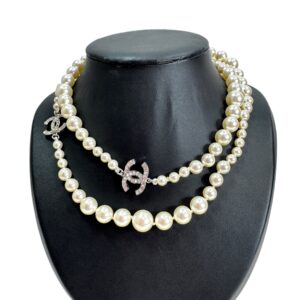 Chanel, sautoir perles blanches