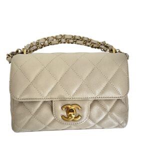 Chanel circa 2023 Sac en veau caviar matelassé nude