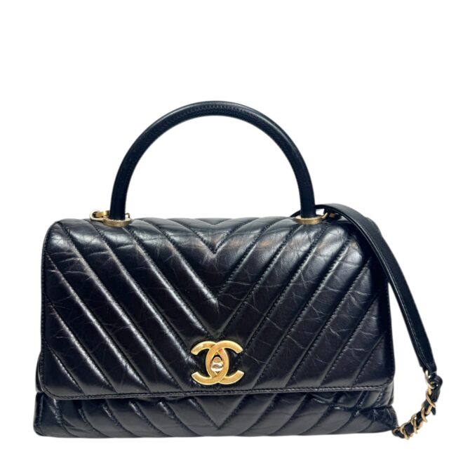 Chanel année 2019 Sac « Coco Handle » en cuir vieilli noir à surpiqures chevrons