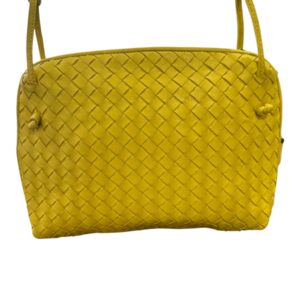 Bottega Veneta Sac « Nodini » en cuir agneau intrecciato jaune, fermeture éclair, anse banodulière.