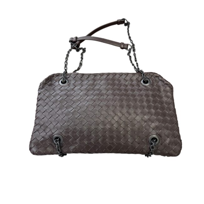Bottega Veneta Sac « Duo » en cuir agneau Intrecciato cacao, fermetures aimantées, double anse chaîne en métal argenté noirci.