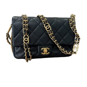Chanel simple rabat caviar noir CC Collection croisière 2023