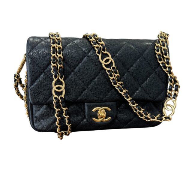 Chanel simple rabat caviar noir CC Collection croisière 2023